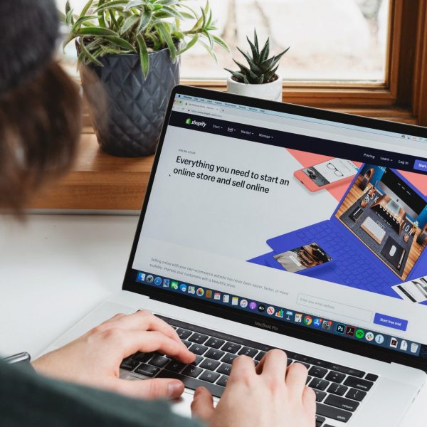 roberto-cortese-ejhjSZKTeeg-unsplash